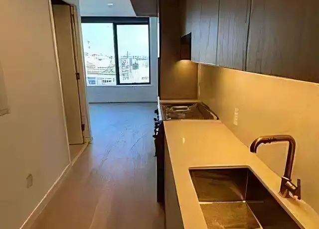Property at 3 Court Sq W Unit 6207, Long Island City, NY, 11101, 0 beds, 1 bath, [object Object]
