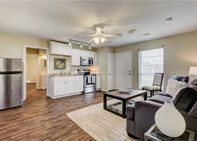Property at 5901 N Macarthur Blvd Unit C, Warr Acres, OK, 73122, 1 bed, 2 baths, [object Object]