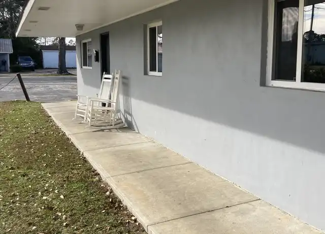Property at 105 N Pine St Unit 4, Adel, GA, 31620, 2 beds, 1 bath, [object Object]