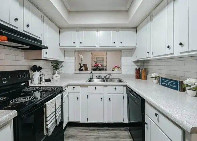 Property at 903 Linwood Dr, Victoria, TX, 77901, 2 beds, 1-2 bath, [object Object]