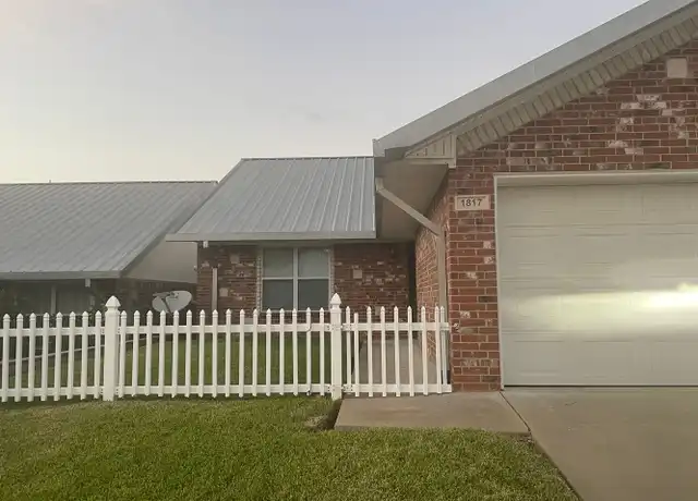 Property at 1817 Riverstone, Longview, TX, 75605, 3 beds, 2 baths, [object Object]
