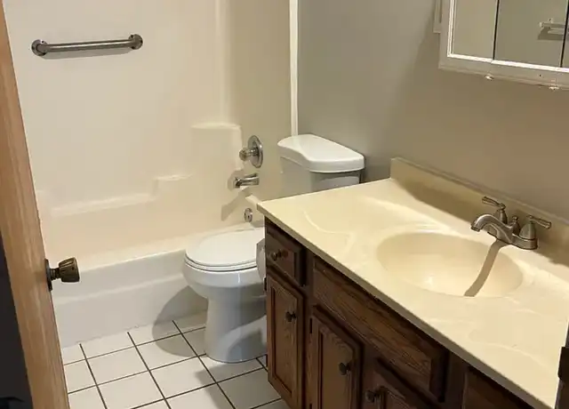 Property at 514 Bellevue Ave Unit A, Ottawa, IL, 61350, 2 beds, 1 bath, [object Object]