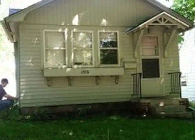 Property at 1816 Walnut St, Cedar Falls, IA, 50613, 2 beds, 1 bath, [object Object]