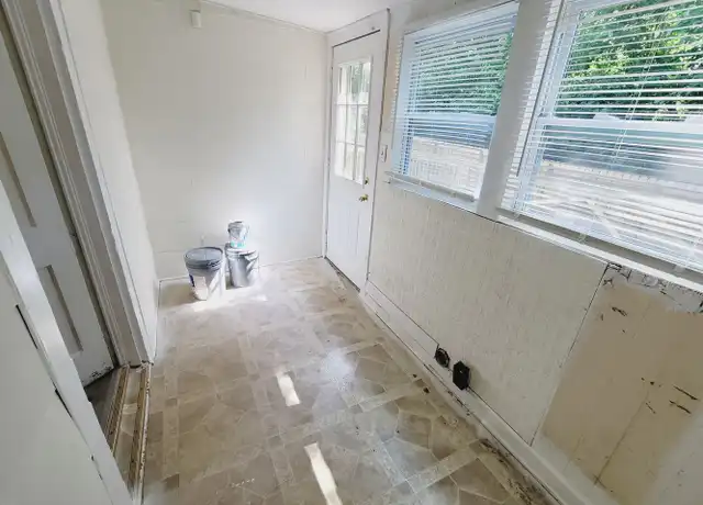 Property at 104 N Ransom St, Gastonia, NC, 28052, 2 beds, 1.5 baths, [object Object]