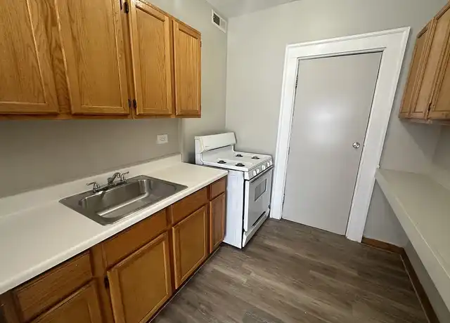 Property at 5300 W Division St, Chicago, IL, 60651, 1 bed, 1 bath, [object Object]