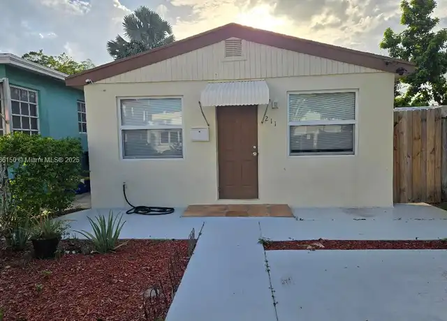 Property at 211 S F St, Lake Worth Beach, FL, 33460, 2 beds, 1 bath, [object Object]