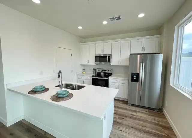 Property at Stone View on Dobbins - 11 E Dobbins Rd, Phoenix, AZ, 85042, 2-4 beds, 1.5-2.5 baths, [object Object]