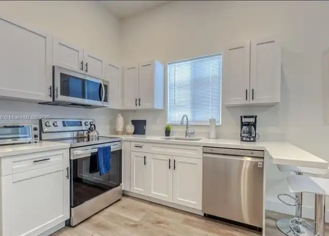 Property at 830 SE 14th St #1, Fort Lauderdale, FL, 33316, 1 bed, 1 bath, [object Object]