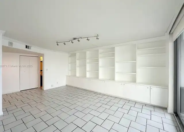 Property at 16570 NE 26th Ave Unit 6H, North Miami Beach, FL, 33160, 1 bed, 1.5 baths, [object Object]