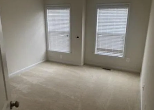 Photo of 42235 Lancaster Woods Sq, Chantilly, VA 20152