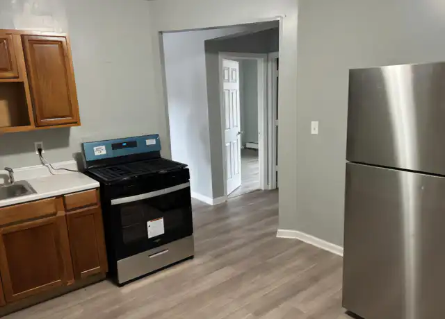 Property at 462 Summit St Unit 1, Hartford, CT, 06106, 3 beds, 1 bath, [object Object]