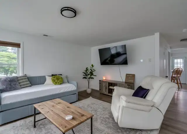 Property at 703 State St Unit Upstairs, Clayton, NY, 13624, 2 beds, 1 bath, [object Object]