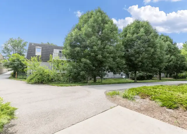 Photo of 8710 W 106th Ter, Overland Park, KS 66212
