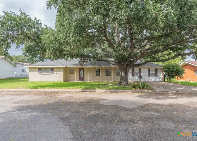 Property at 316 S Mulberry Ave, Luling, TX, 78648, 4 beds, 3 baths, [object Object]