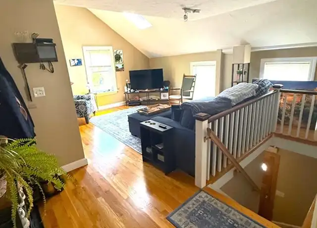 Property at 6 Skillings Rd Unit 2, Winchester, MA, 01890, 2 beds, 1 bath, [object Object]