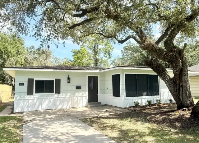 Property at 318 Caladium St, Lake Jackson, TX, 77566, 5 beds, 2 baths, [object Object]