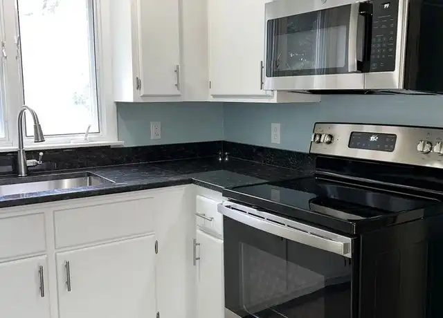 Property at 15 River St Unit 6, Russell, MA, 01071, 2 beds, 1 bath, [object Object]