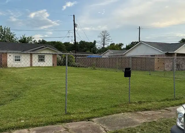 Property at 5006 Ridgeway Dr, Houston, TX, 77033, 2 beds, 1 bath, [object Object]