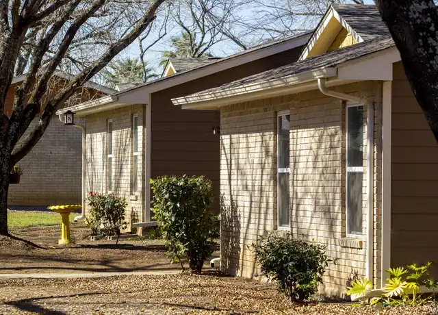 Property at 1200 E Frio St Unit 102, Pearsall, TX, 78061, 2 beds, 1 bath, [object Object]