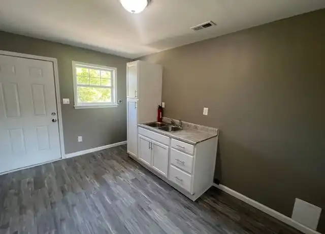 Property at 7702 7th Ave N, Birmingham, AL, 35206, 2 beds, 1 bath, [object Object]