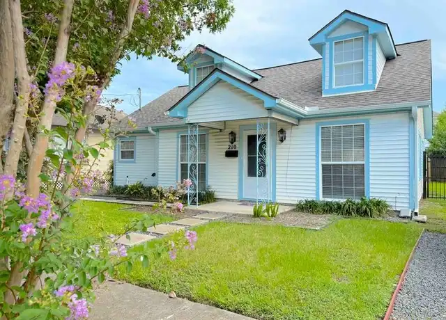 Property at 210 E Woodland St, Houston, TX, 77009, 2 beds, 1 bath, [object Object]