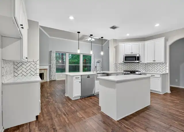 Property at 26 Ebony Oaks Pl, Spring, TX, 77382, 5 beds, 3.5 baths, [object Object]