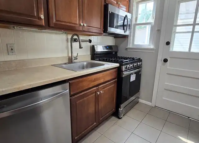 Property at 127 Lyon St Unit 1, Valley Stream, NY, 11580, 2 beds, 1 bath, [object Object]