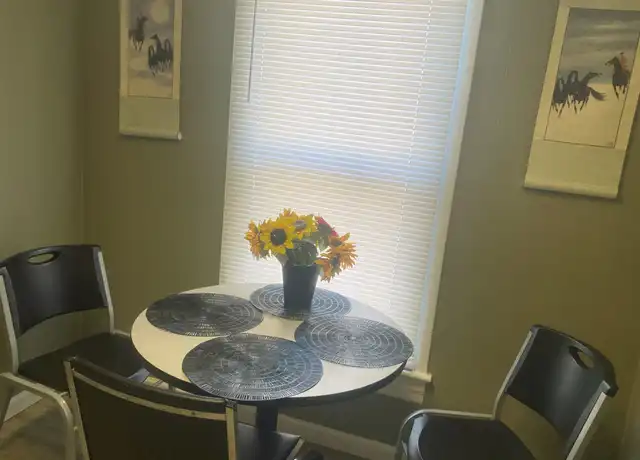 Property at 932 W Washington St Unit 2, Springfield, IL, 62702, 2 beds, 1 bath, [object Object]