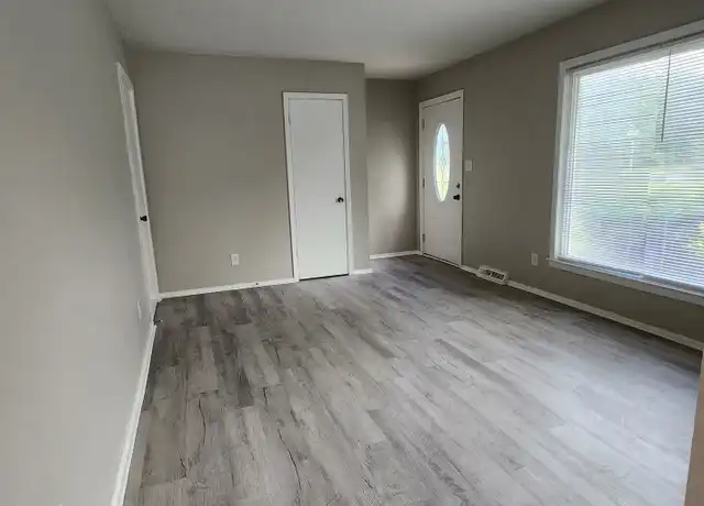 Property at 1724 Griers Grove Rd, Charlotte, NC, 28216, 3 beds, 1 bath, [object Object]