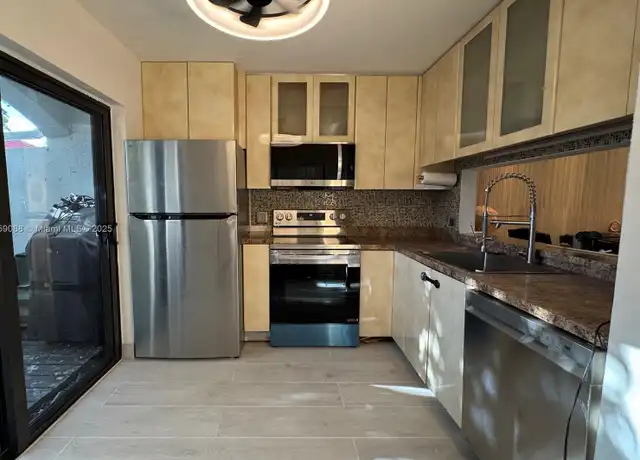 Property at 20940 Bay Ct Unit 333-3, Miami, FL, 33180, 2 beds, 2.5 baths, [object Object]