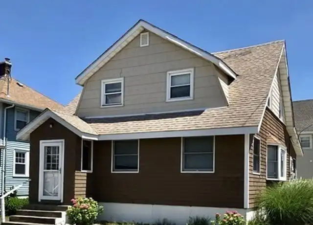 Property at 2 Arthur St, Hull, MA, 02045, 3 beds, 2 baths, [object Object]