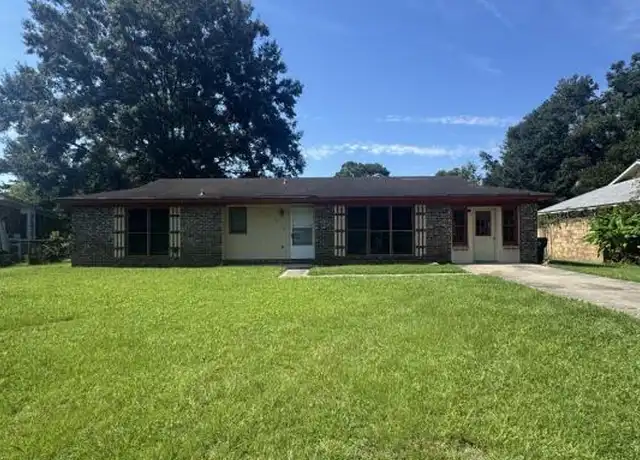 Property at 130 Mulberry Dr, Summerville, SC, 29486, 3 beds, 2 baths, [object Object]