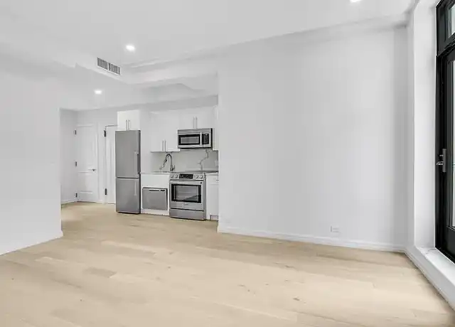 Property at 160 E 48th St Unit PHB, New York, NY, 10017, 0 beds, 1 bath, [object Object]