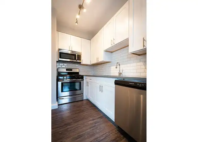Property at Ivy at Carlson - 1401 E Hyde Park Blvd, Chicago, IL, 60615, 2 beds, 1 bath, [object Object]