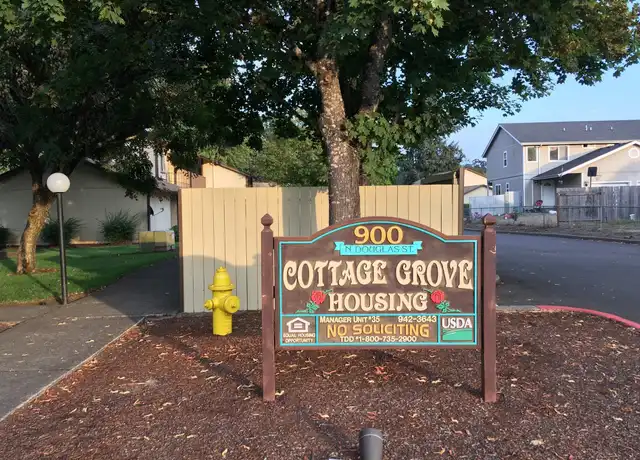 Property at 900 N Douglas St, Cottage Grove, OR, 97424, 1 bed, 1 bath, [object Object]