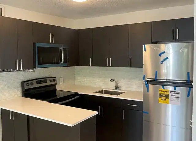 Property at 2385 SW 27th St Unit 4, Miami, FL, 33133, 1 bed, 1 bath, [object Object]