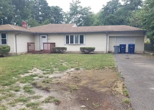 Property at 224 Chippewa Trl, Browns Mills, NJ, 08015, 3 beds, 1 bath, [object Object]