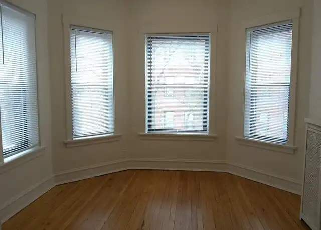 Property at 705 W Cornelia Ave, Chicago, IL, 60657, 2 beds, 1 bath, [object Object]