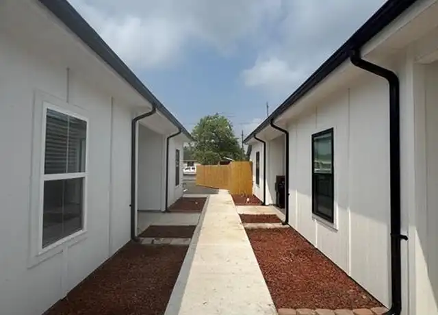 Property at 318 S 29th Ave Unit 4, Edinburg, TX, 78542, 2 beds, 2 baths, [object Object]