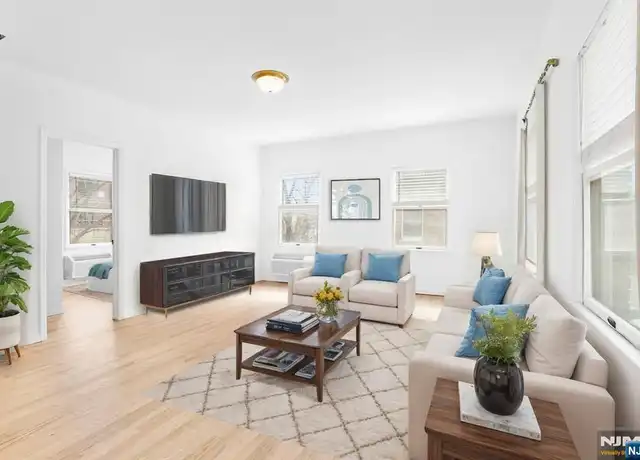 Property at 35 Emerson Plz W Unit 2S, Emerson, NJ, 07630, 2 beds, 1 bath, [object Object]