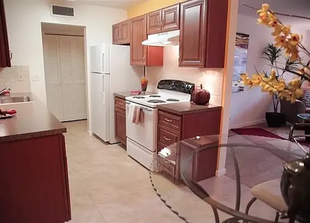 Photo of 431 SE 13th Ct, Deerfield Beach, FL 33441
