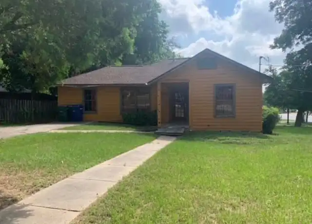 Property at 1021 Oak Dr, Huntsville, TX, 77320, 3 beds, 2 baths, [object Object]