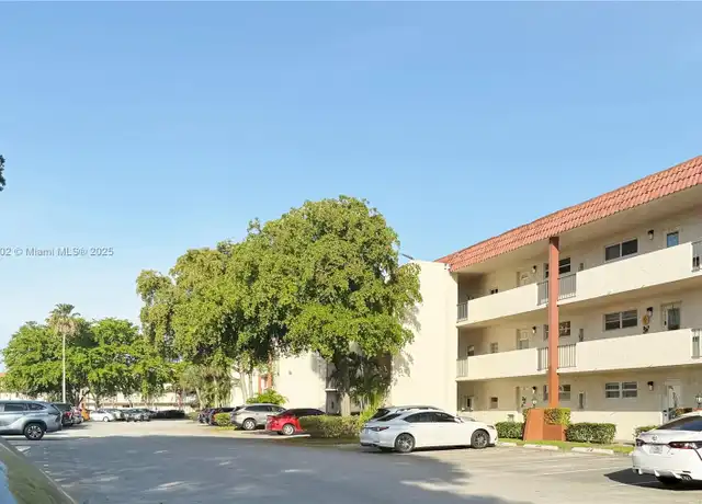 Property at 9820 S Hollybrook Lake Dr #202, Pembroke Pines, FL, 33025, 2 beds, 2 baths, [object Object]