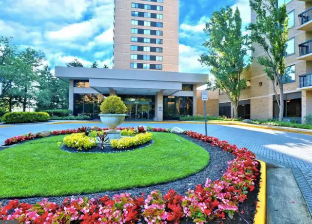 Property at 3709 S George Mason Dr #305, Falls Church, VA, 22041, 3 beds, 3 baths, [object Object]