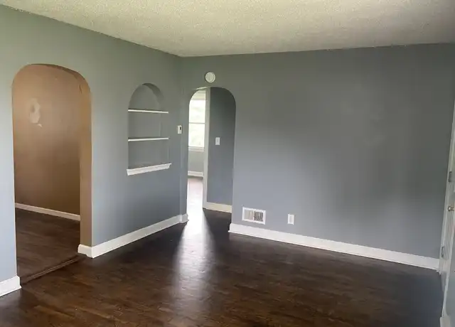 Property at 2143 Washington Ave, Saint Joseph, MI, 49085, 2 beds, 1 bath, [object Object]