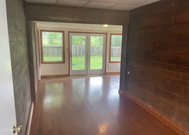 Property at 2143 Washington Ave, Saint Joseph, MI, 49085, 2 beds, 1 bath, [object Object]