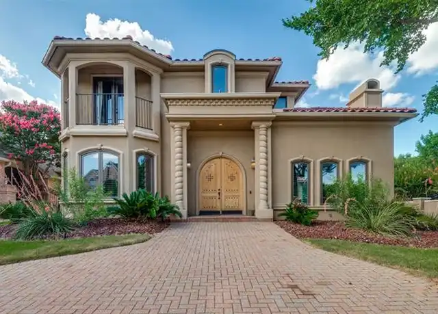 Property at 2121 Royal Dominion Ct, Arlington, TX, 76006, 3 beds, 3 baths, [object Object]
