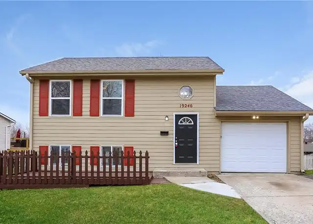 Property at 19246 E Ponca Dr, Independence, MO, 64056, 3 beds, 1.5 baths, [object Object]