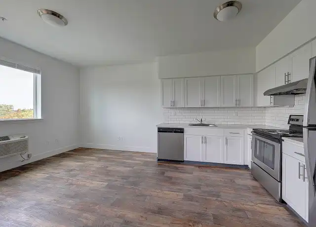 Property at 5511 NE 17th Ave, Portland, OR, 97211, 2 beds, 1 bath, [object Object]