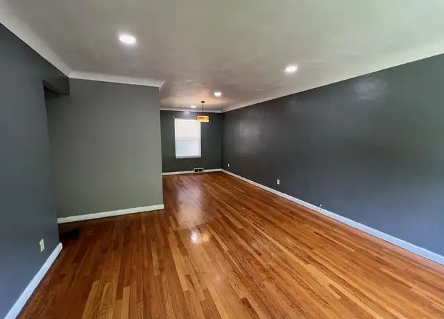 Property at 631 SE Chambers Rd, Saint Louis, MO, 63137, 3 beds, 1.5 baths, [object Object]